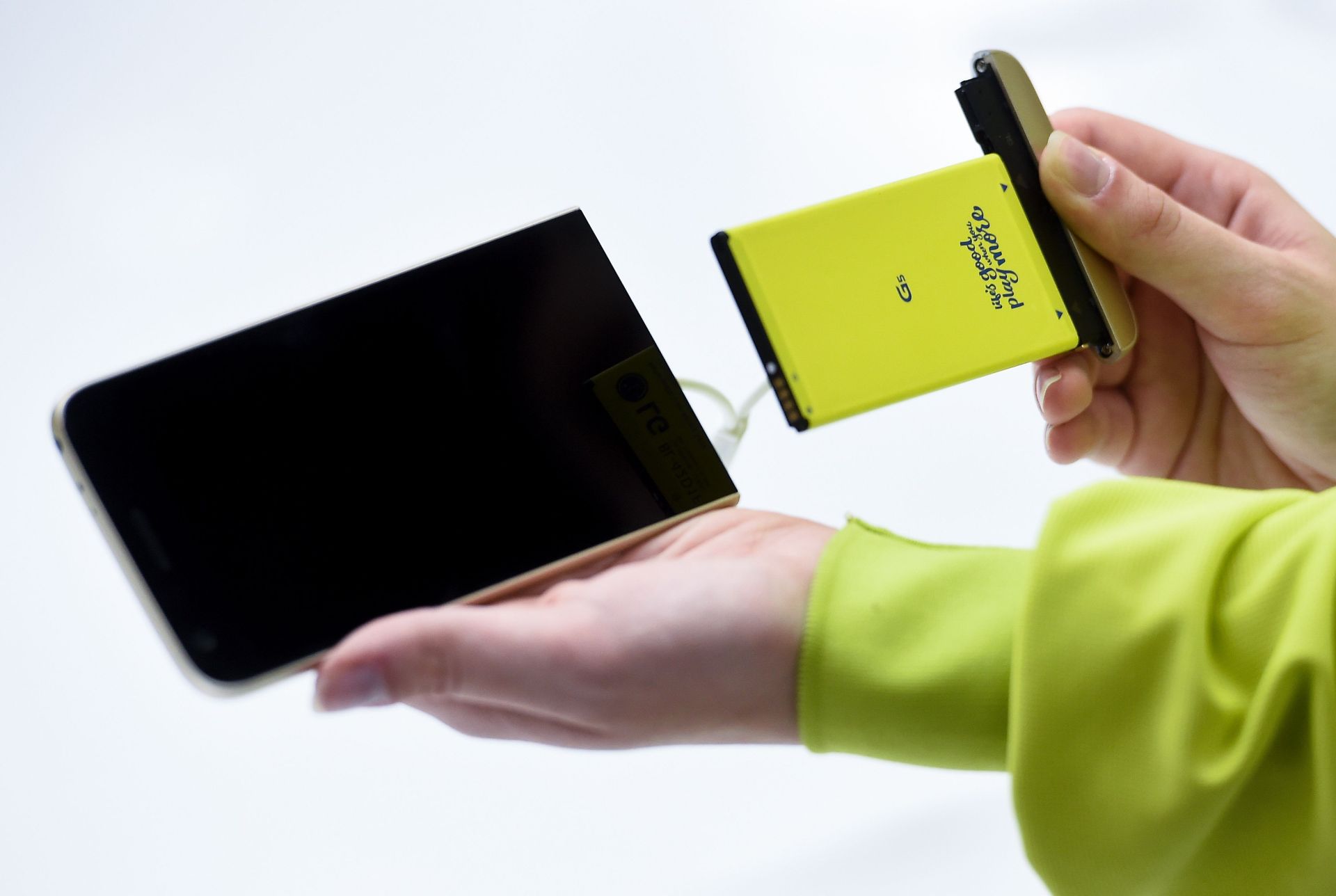 El LG G5 es uno de los pocos Smartphones de alta gama con batería removible o... ¿el único?