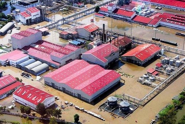 Almacenes WD inundados en Tailandia