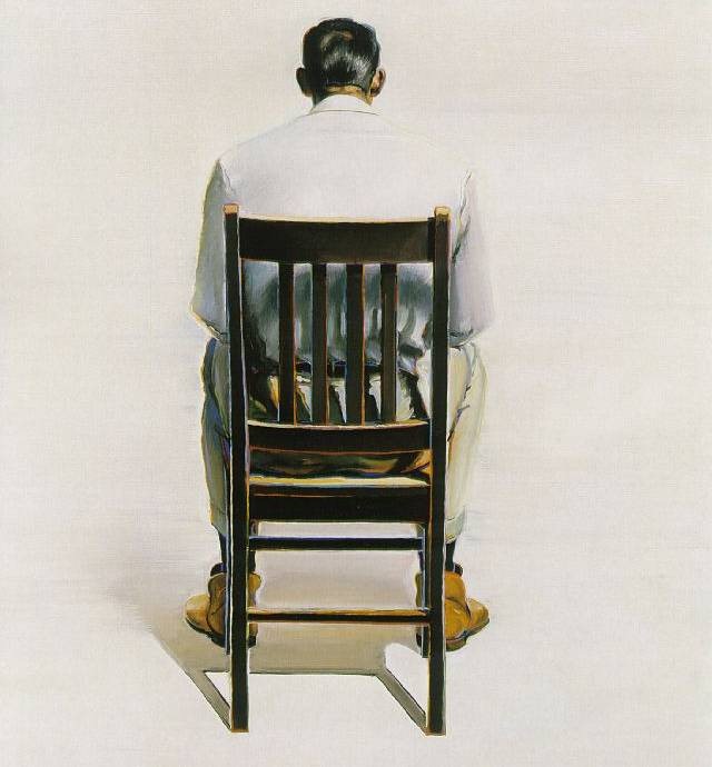 Hombre sentado de espalda