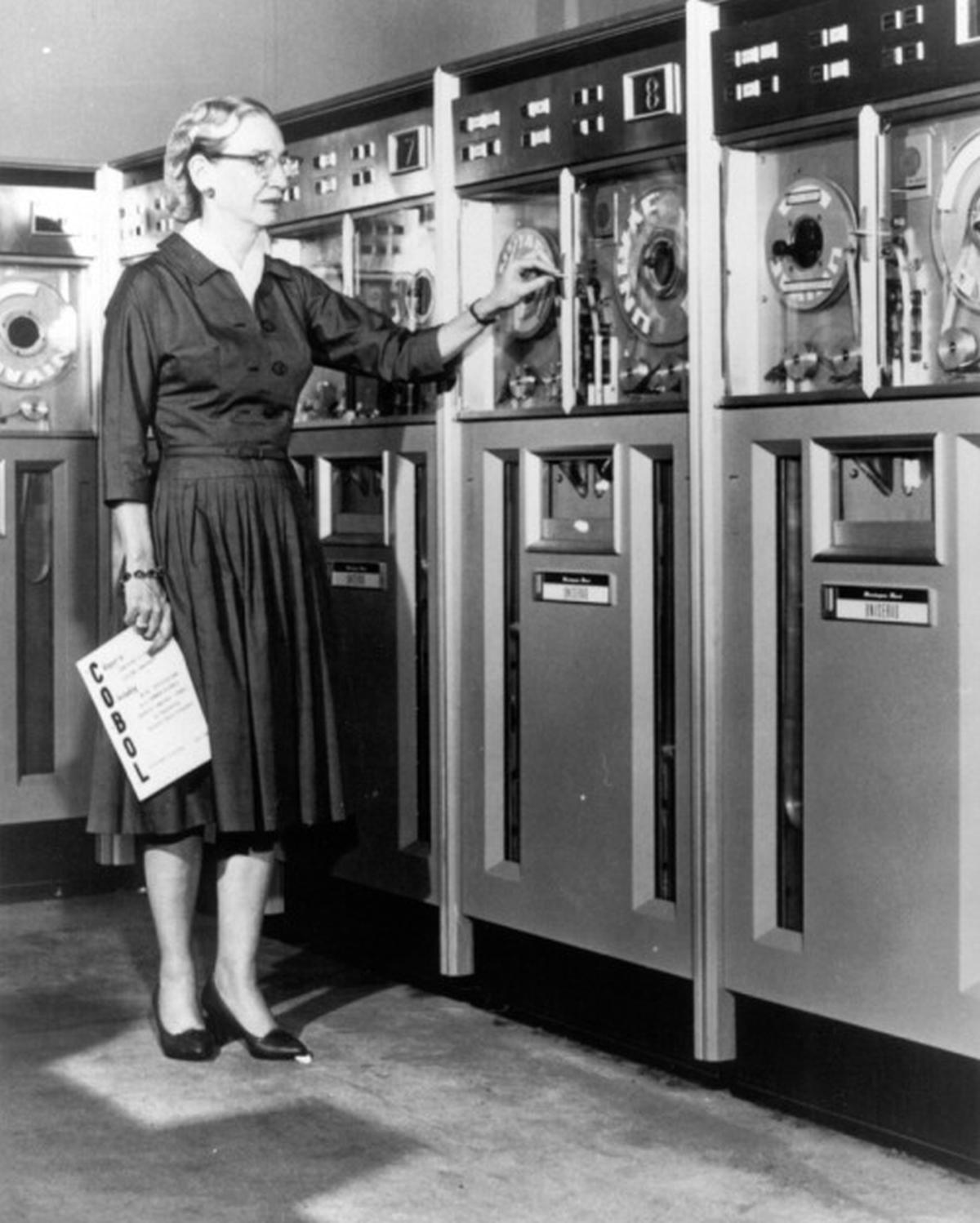 grace-con-libro-cobol