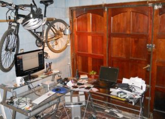 El escritorio de Claudio Bazán