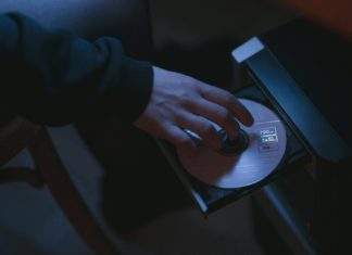 Cuando conseguir música era una hazaña: CDs, MP3 y suerte