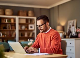 Lo que necesitas para una videoconferencia profesional desde casa