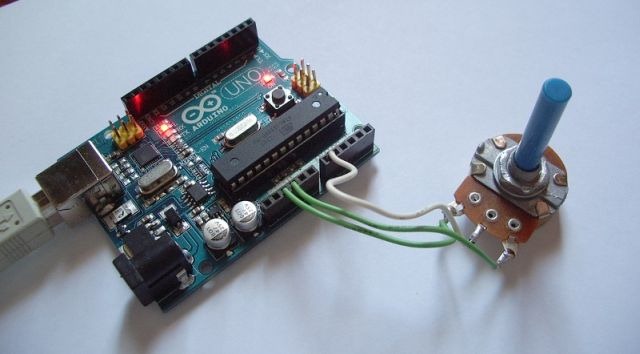Arduino UNO Board con potenciómetro